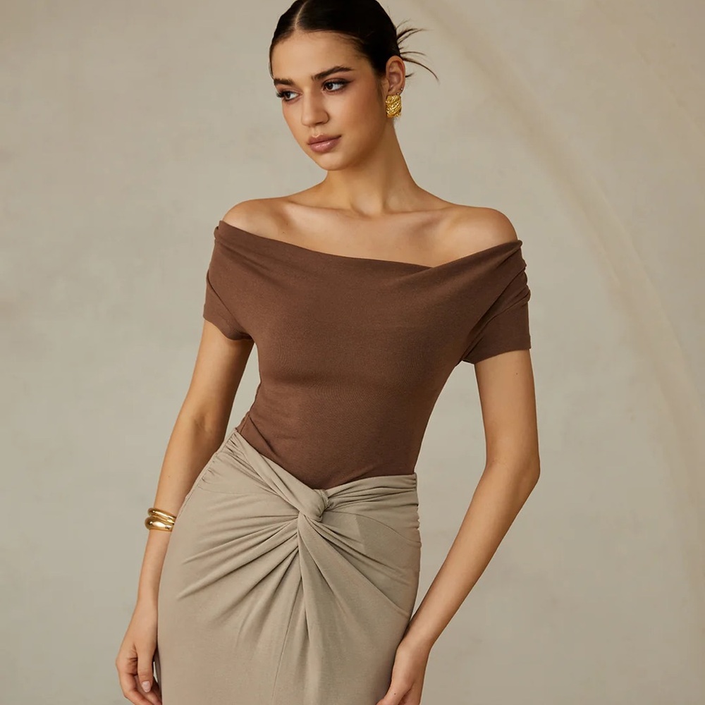 107 Off-Shoulder Pleated T-Shirt